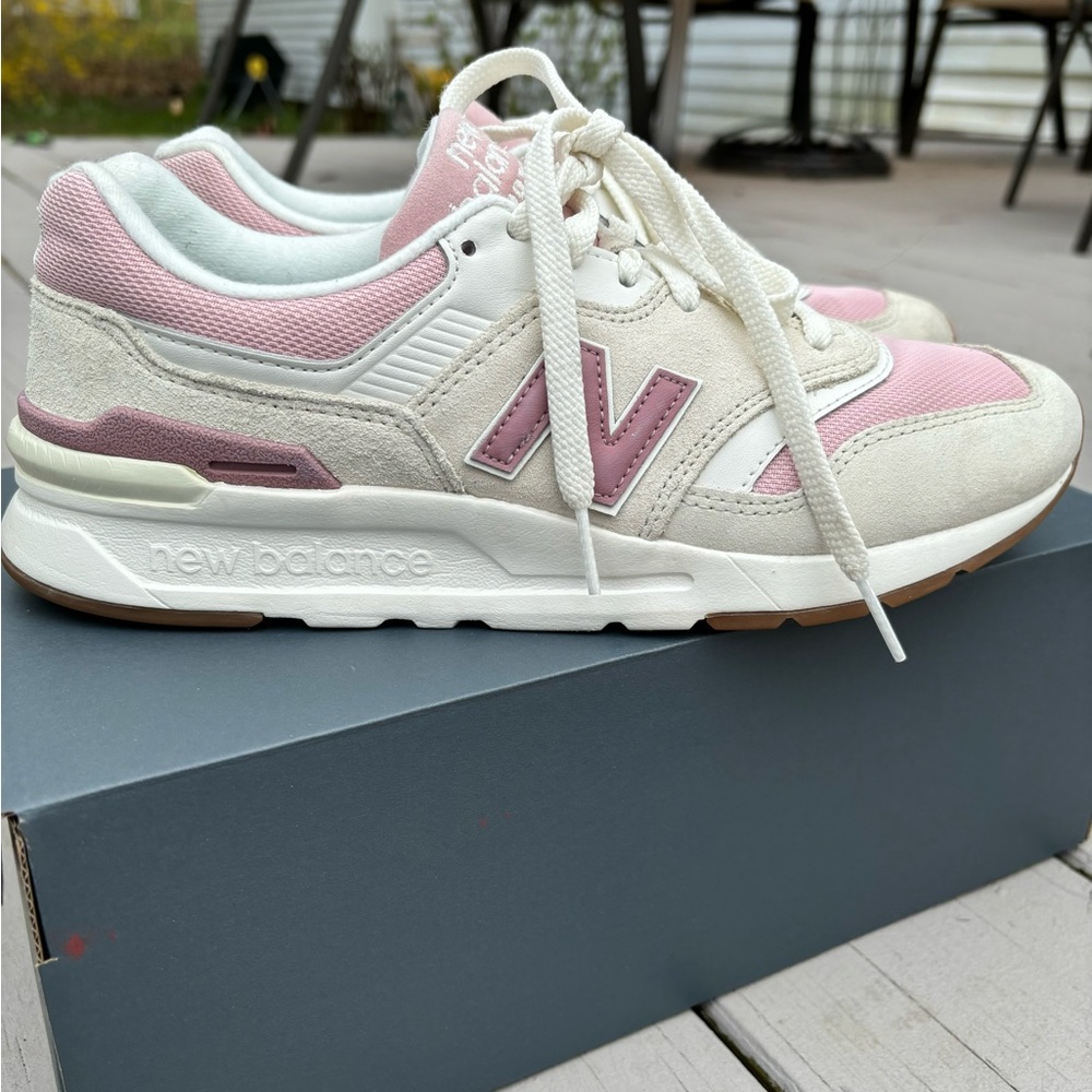 Worn once New Balance 997H pink sneakers size 8.5